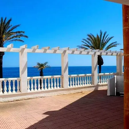 Jo - Stunning Front Line Beach House.