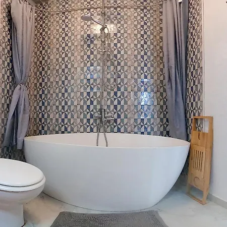 Jo - Stunning Front Line Beach House. *