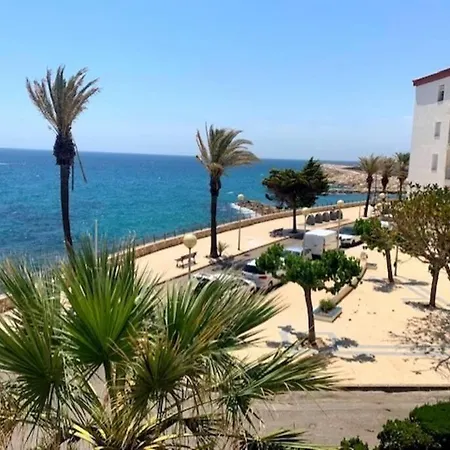 Jo - Stunning Front Line Beach House. Holiday home